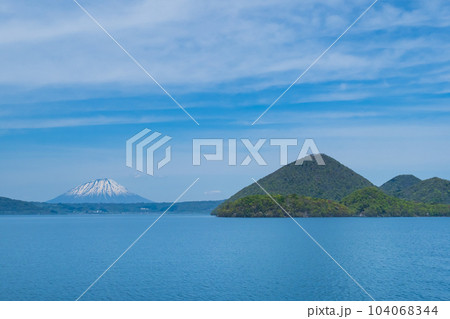 洞爺湖から見える蝦夷富士、羊蹄山 104068344