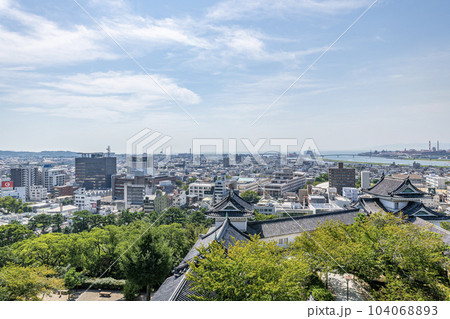 和歌山城天守から眺める和歌山市の街並み（西方向　和歌山湾方面） 104068893