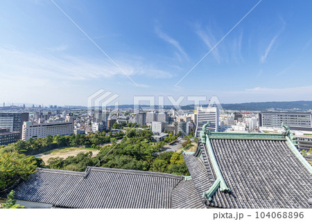 和歌山城天守から眺める和歌山市の街並み（北方向　和歌山市役所方面） 104068896