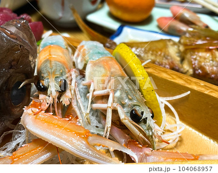 西伊豆の民宿で食べる手長エビの刺身 西伊豆の民宿で食べる手長エビの刺身 104068957