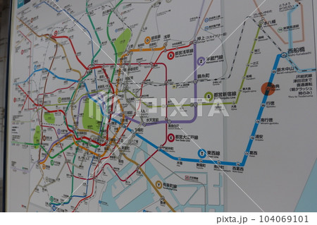 東西線の妙典駅にある「東京の地下鉄路線図」 104069101