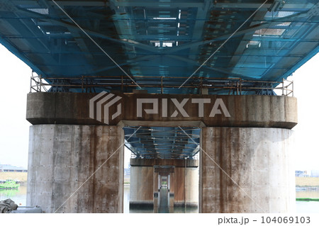 千葉県市川市の江戸川放水路に架かる「第二江戸川橋梁」 104069103