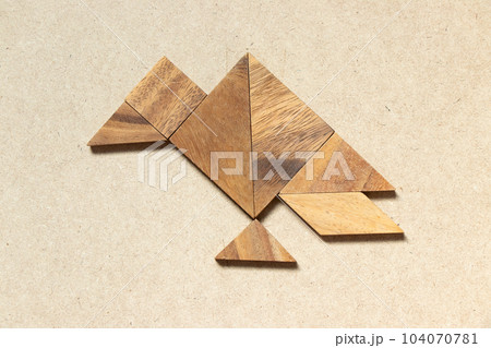 Wooden tangram in vulture bird shape on wood background 104070781