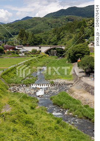 川場村　ふれあい橋から見る薄根川 104076454