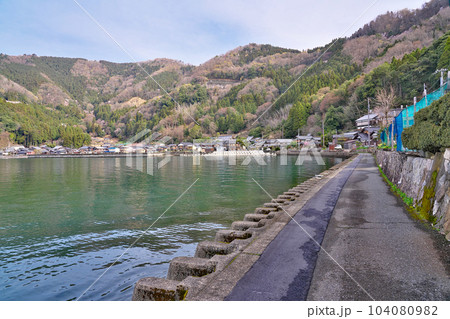 【菅浦の湖岸集落】 滋賀県長浜市西浅井町菅浦 【菅浦の湖岸集落】 滋賀県長浜市西浅井町菅浦 104080982