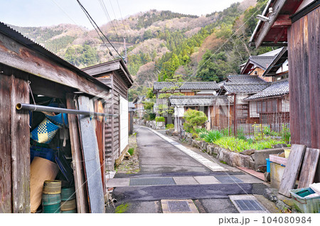 【菅浦の湖岸集落】 滋賀県長浜市西浅井町菅浦 【菅浦の湖岸集落】 滋賀県長浜市西浅井町菅浦 104080984
