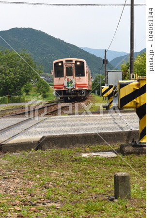 新緑の明知鉄道東野駅 104081144