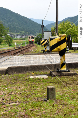 新緑の明知鉄道東野駅 104081147
