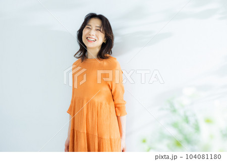 50代女性  104081180