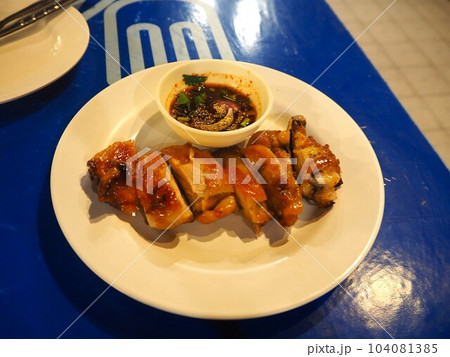 バンコクの食堂で食べたガイヤーン　 104081385