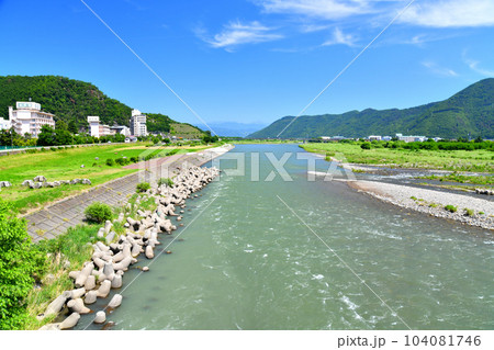 万葉橋/千曲川より戸倉上山田温泉/大正橋方面を望む(長野県千曲市)【2023.6】 万葉橋/千曲川より戸倉上山田温泉/大正橋方面を望む(長野県千曲市)【2023.6】 104081746