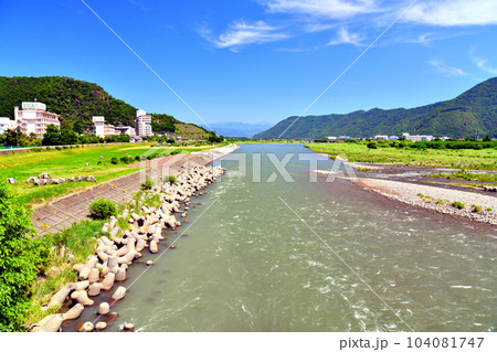 万葉橋／千曲川より戸倉上山田温泉／大正橋方面を望む(長野県千曲市)【2023.6】 104081747