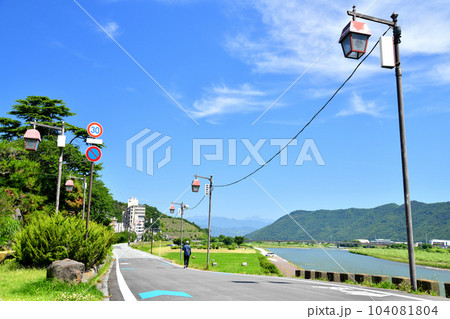 万葉橋/千曲川付近より戸倉上山田温泉/大正橋方面を望む(長野県千曲市)【2023.6】 万葉橋/千曲川付近より戸倉上山田温泉/大正橋方面を望む(長野県千曲市)【2023.6】 104081804