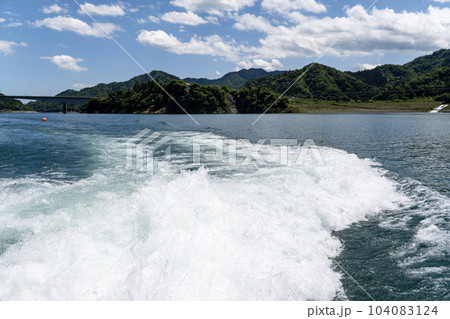 宮ヶ瀬ダム湖　遊覧船ミーヤ丸からの風景 104083124