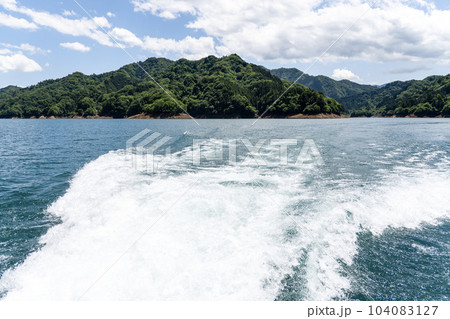 宮ヶ瀬ダム湖 遊覧船ミーヤ丸からの風景 宮ヶ瀬ダム湖 遊覧船ミーヤ丸からの風景 104083127