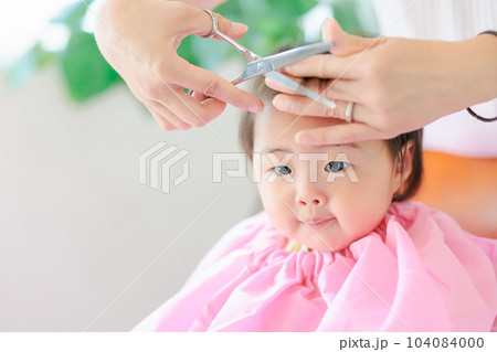 赤ちゃん　ファーストヘアカット　散髪　ファーストカット 104084000