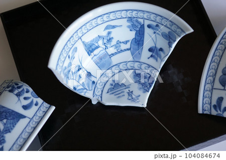 割れた陶器(※骨董品ではありません) 割れた陶器(※骨董品ではありません) 104084674