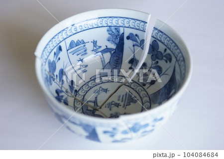 割れた陶器（※骨董品ではありません） 104084684