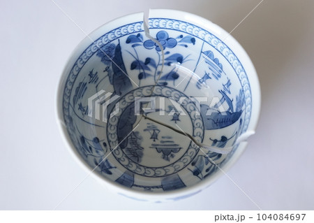 割れた陶器（※骨董品ではありません） 104084697