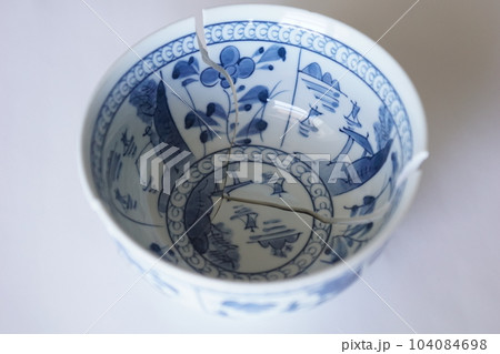 割れた陶器(※骨董品ではありません) 割れた陶器(※骨董品ではありません) 104084698