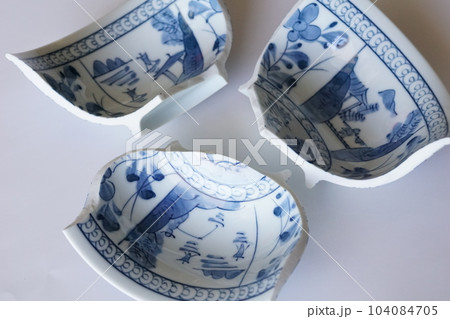 割れた陶器(※骨董品ではありません) 割れた陶器(※骨董品ではありません) 104084705