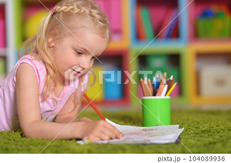 cute little girl drawing at home 104089936