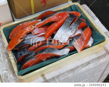 築地市場　鮭サーモン箱売り 104090241