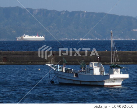 横須賀市鴨居から浦賀水道と鋸山 104092010
