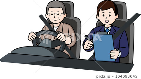 高齢者講習・運転技能検査を受けるシニアの男性 104093045