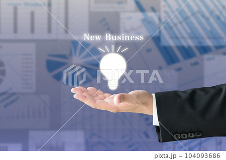 新ビジネスのアイデアを得たビジネスマンの手元 新ビジネスのアイデアを得たビジネスマンの手元 104093686