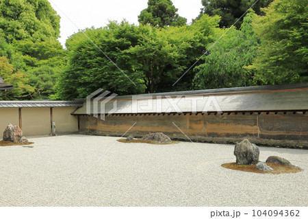 世界遺産 京都 龍安寺の石庭(方丈庭園) 世界遺産 京都 龍安寺の石庭(方丈庭園) 104094362