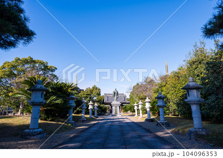秋晴れの境内参道風景「蓮華院誕生寺(れんげいんたんじょうじ)」玉名市 秋晴れの境内参道風景「蓮華院誕生寺(れんげいんたんじょうじ)」玉名市 104096353