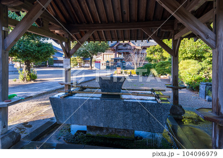 手水舎(てみずや)」神社で参拝者が身と心を清める場所「蓮華院誕生寺(れんげいんたんじょうじ)」玉名市 手水舎(てみずや)」神社で参拝者が身と心を清める場所「蓮華院誕生寺(れんげいんたんじょうじ)」玉名市 104096979