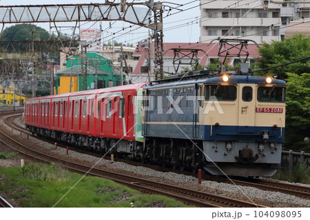 東海道貨物線を走る丸ノ内線2000系甲種輸送 104098095