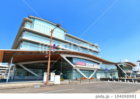 【香川県】新しく建設された 丸亀市役所新庁舎 104098991