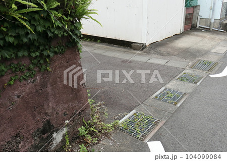 危険な曲がり角 104099084