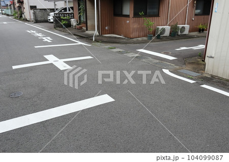 危険な曲がり角 104099087