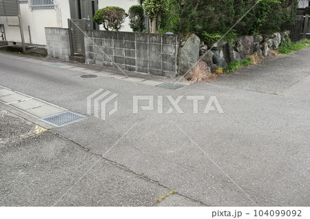 危険な曲がり角 104099092