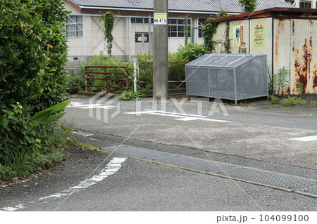 危険な曲がり角 危険な曲がり角 104099100