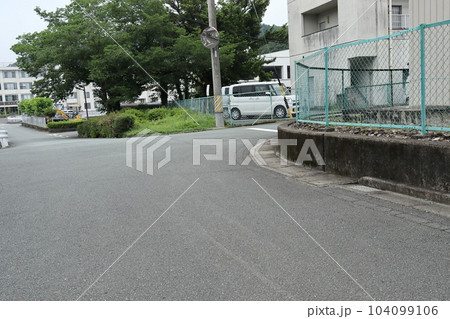 危険な曲がり角 104099106