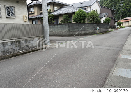 危険な曲がり角 104099170