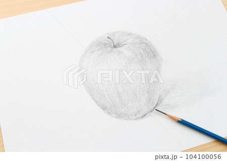 手描き・リンゴを描く (鉛筆画・アップ・コピースペース) 手描き・リンゴを描く (鉛筆画・アップ・コピースペース) 104100056