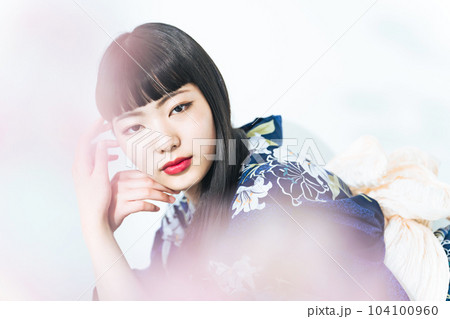 浴衣の若い女性のポートレート 浴衣の若い女性のポートレート 104100960