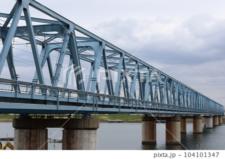 千葉県市川市の江戸川放水路に架かる「第二江戸川橋梁」 104101347