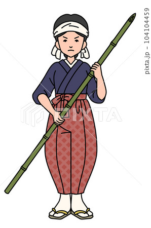 戦時中の竹槍を構えた女性 104104459