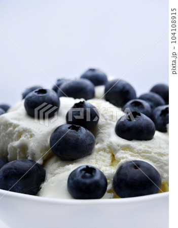 Ice cream with berries. Ice cream in a ceramic bowl. Ice cream and blueberries. Ice cream with berries. Ice cream in a ceramic bowl. Ice cream and blueberries. 104108915