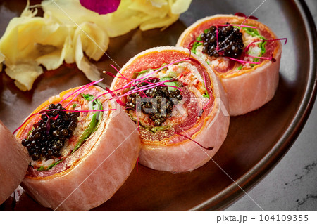 Rolls in mamenori without rice with crab, lettuce, tuna, japanese omelette, caviar 104109355