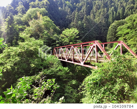 2023年 新緑の酷道の橋　国道418号 1 104109784