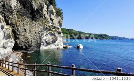 長崎県壱岐島にある初瀬の岩脈 長崎県壱岐島にある初瀬の岩脈 104111630