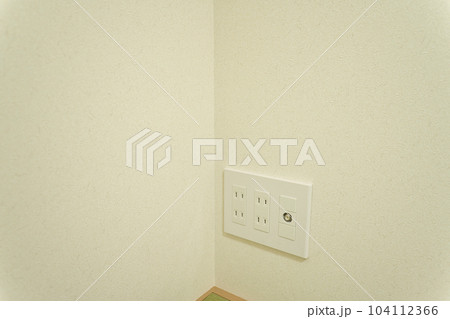 住宅イメージ 新築住宅 TVコンセントと電源コンセント 四つ口コンセント 住宅イメージ 新築住宅 TVコンセントと電源コンセント 四つ口コンセント 104112366